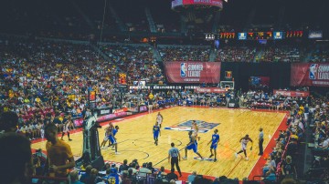 开云官网入口_詹姆斯延续传奇，连续1292场得分上双，今日贡献13分